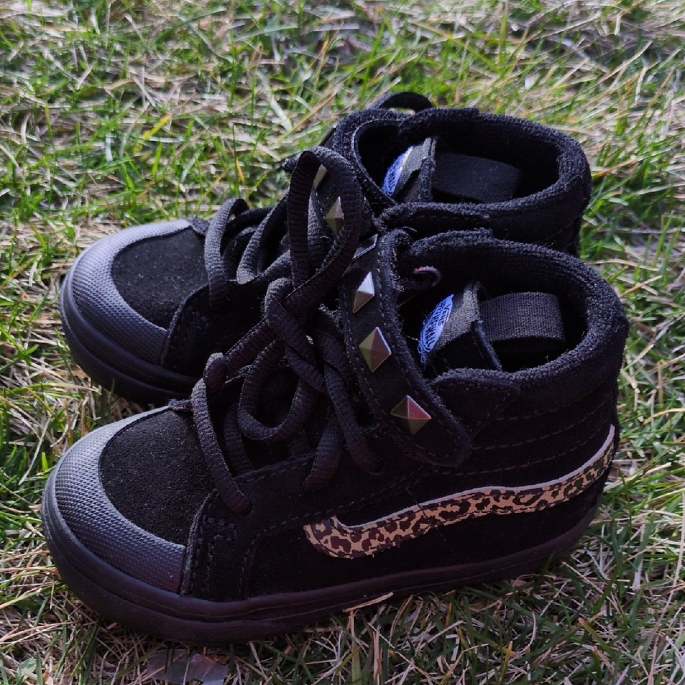 NWOT Vans leopard Hightop Black Suede